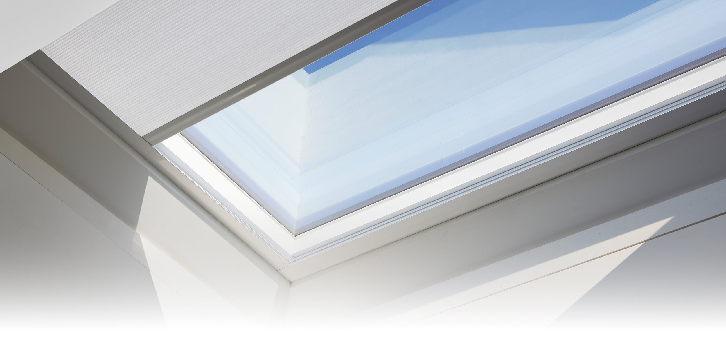 Banner-iWindow-Flat-Roof-Window_3f642b5d-9958-4769-978c-989bc8333b94